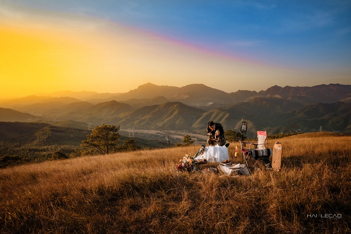 Nếu bạn đang tìm kiếm một địa điểm chụp ảnh cưới ấn tượng, hãy đến Uông Bí và tận hưởng cảm giác sảng khoái khi chụp những tấm ảnh đẹp với khung cảnh tuyệt vời.