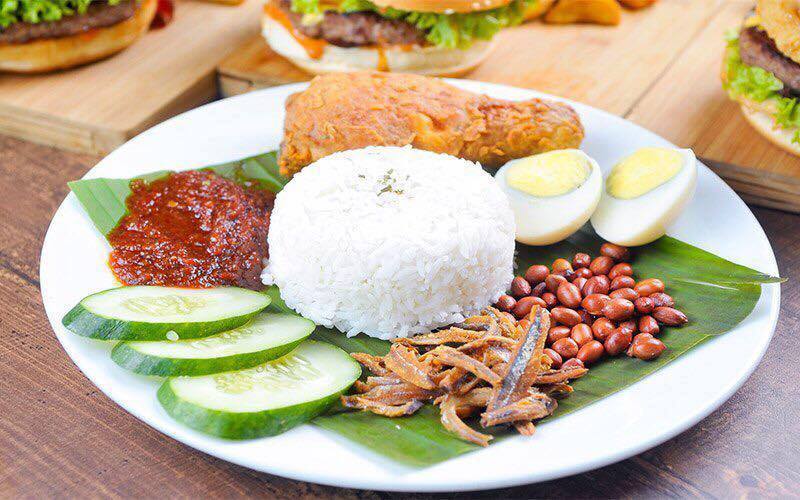 Nasi Lemak - món ăn truyền thống Malaysia